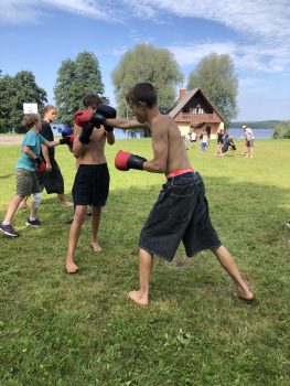 Nometne Cīnītāji un meklētāji